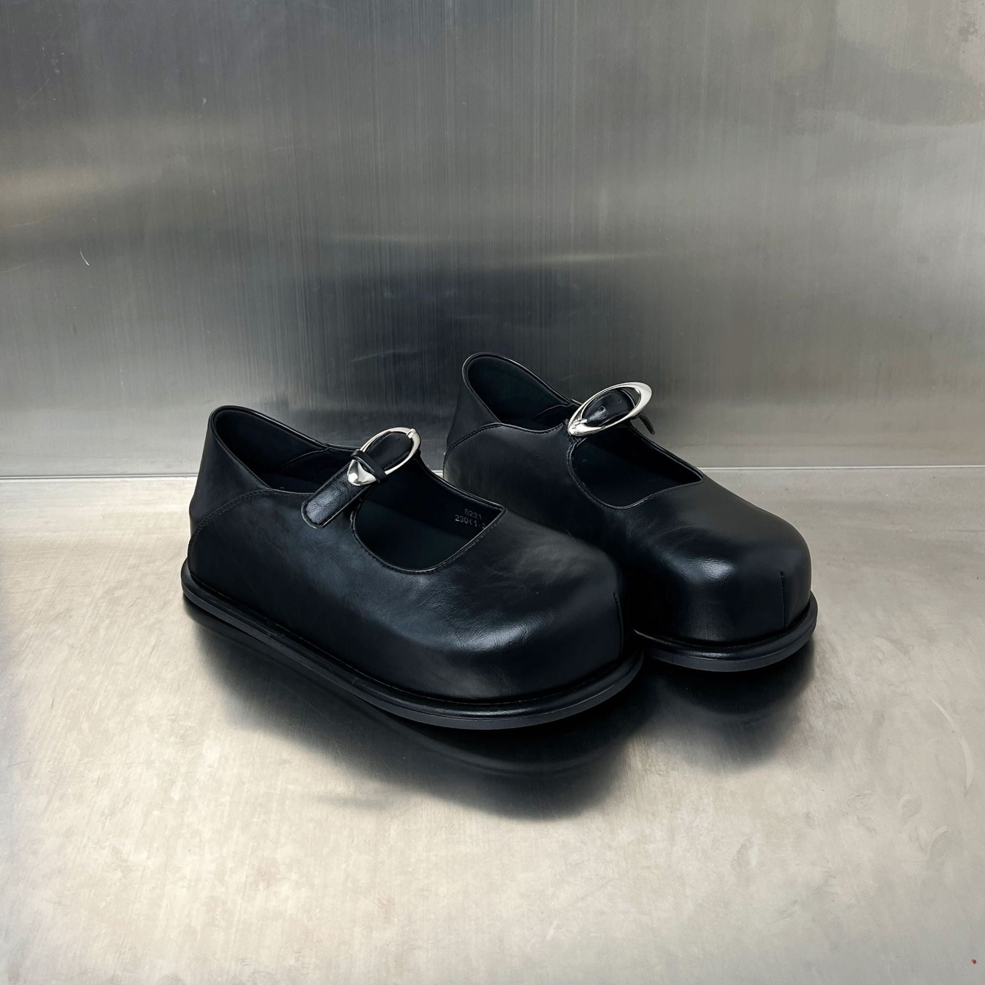 Damen Komfortable Clogs mit stilvollem Riemen und robustem Fußbett R&B
