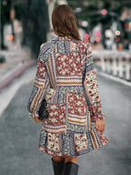 Damen Boho-Minikleid mit langen Ärmeln und buntem Muster R&B