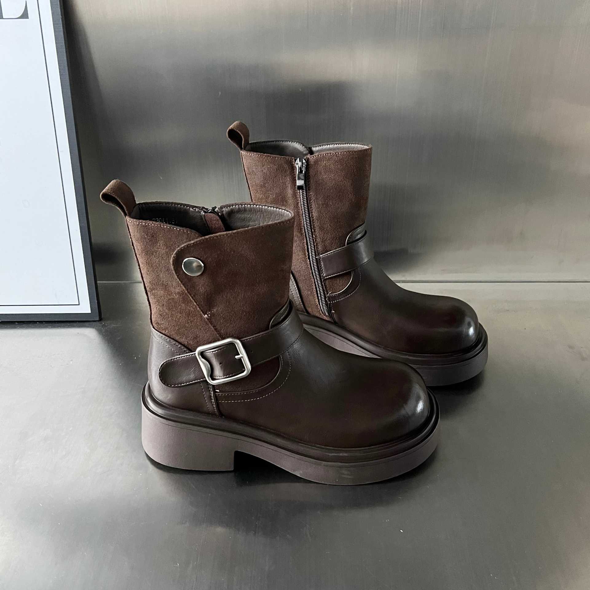 Damen Kick-Boots mit modischem Riemen und stabiler Gummisohle R&B
