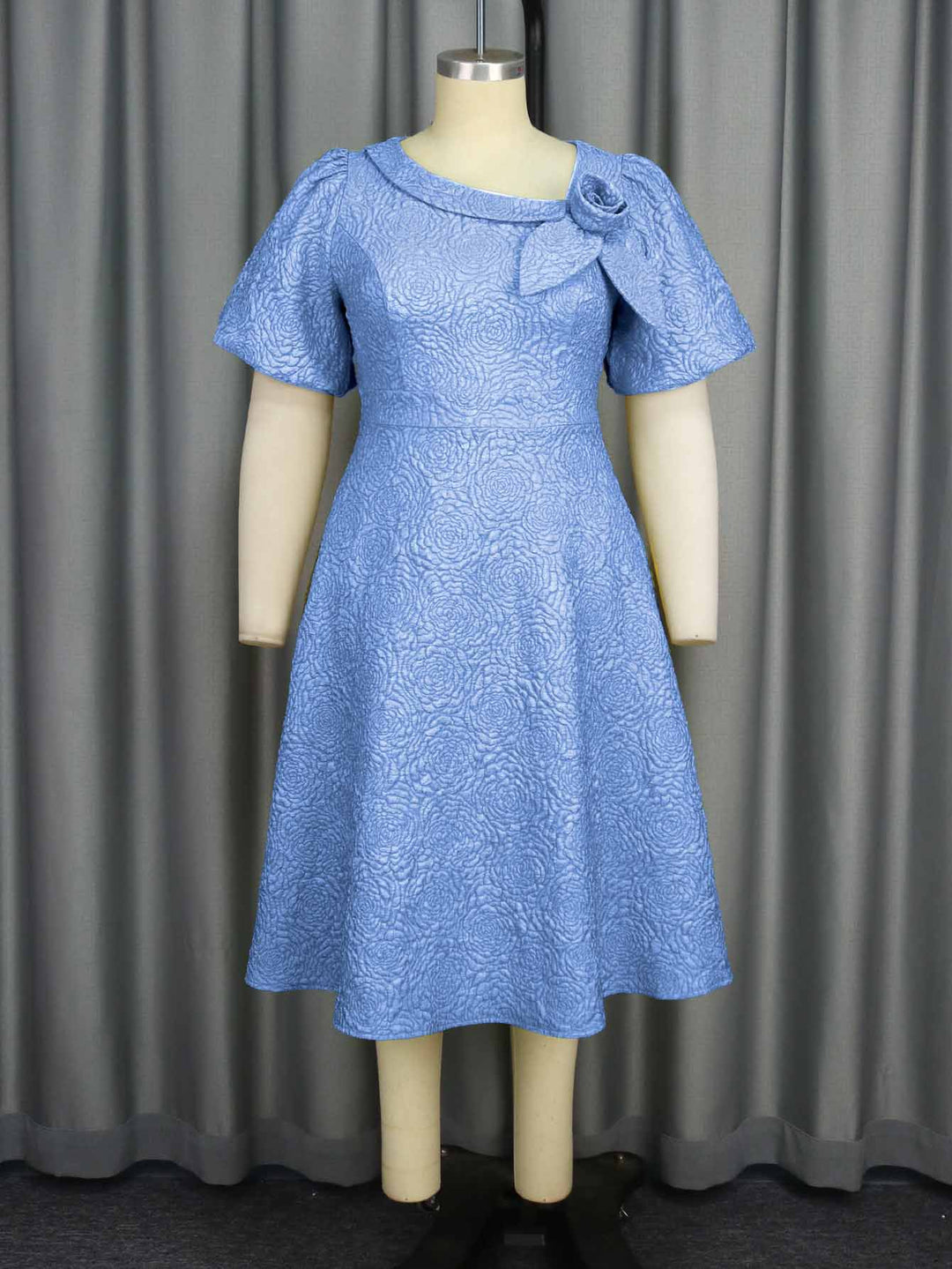 Damen Elegantes Kleid mit strukturierter Blumenapplikation R&B