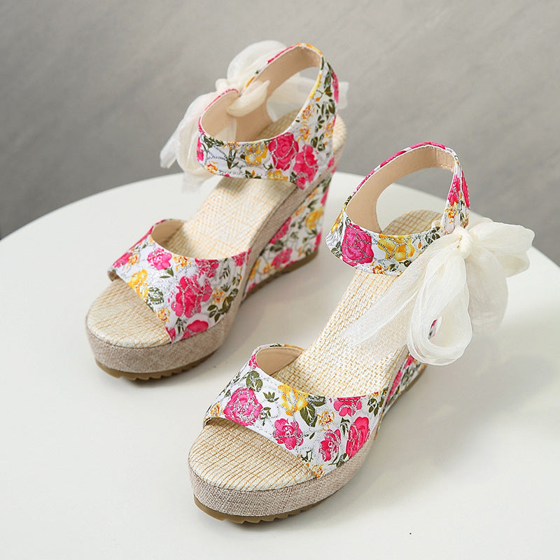 Damen Wedge-Sandaletten mit floralem Design und dekorativem Schleifendetail R&B