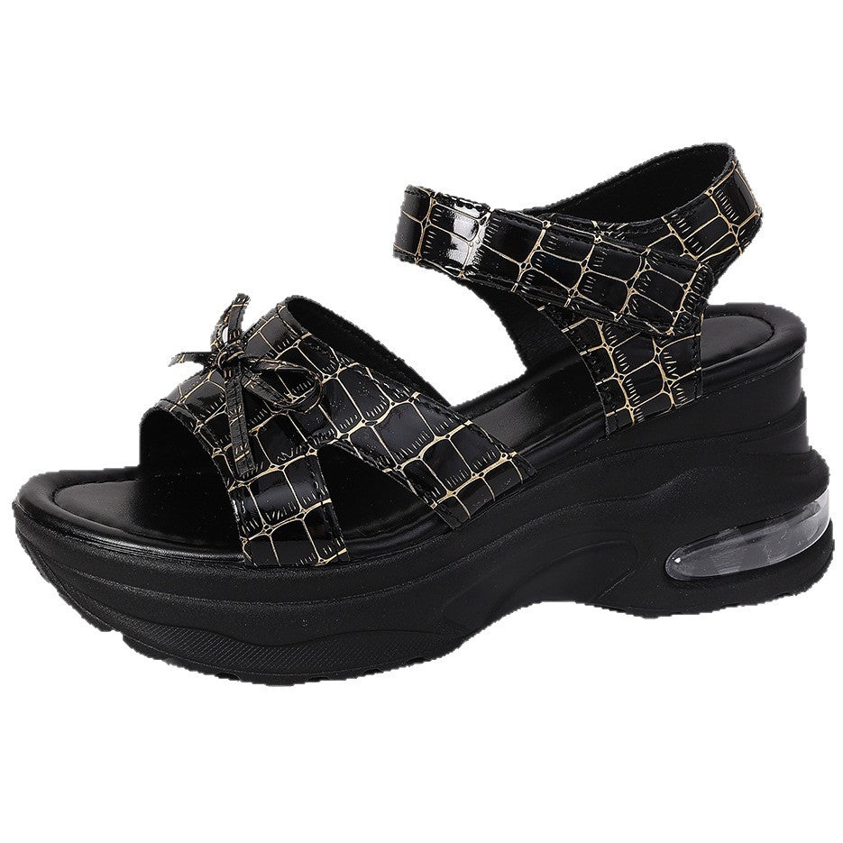 Damen Komfortable Sommerschuhe mit modischem Krokodil-Design und funktionalem Klettverschluss R&B