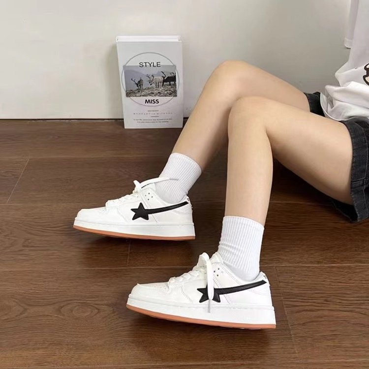 Damen Sportliche Sneaker mit modernem Design und atmungsaktiver Schwarz-Weiß-Kombination R&B