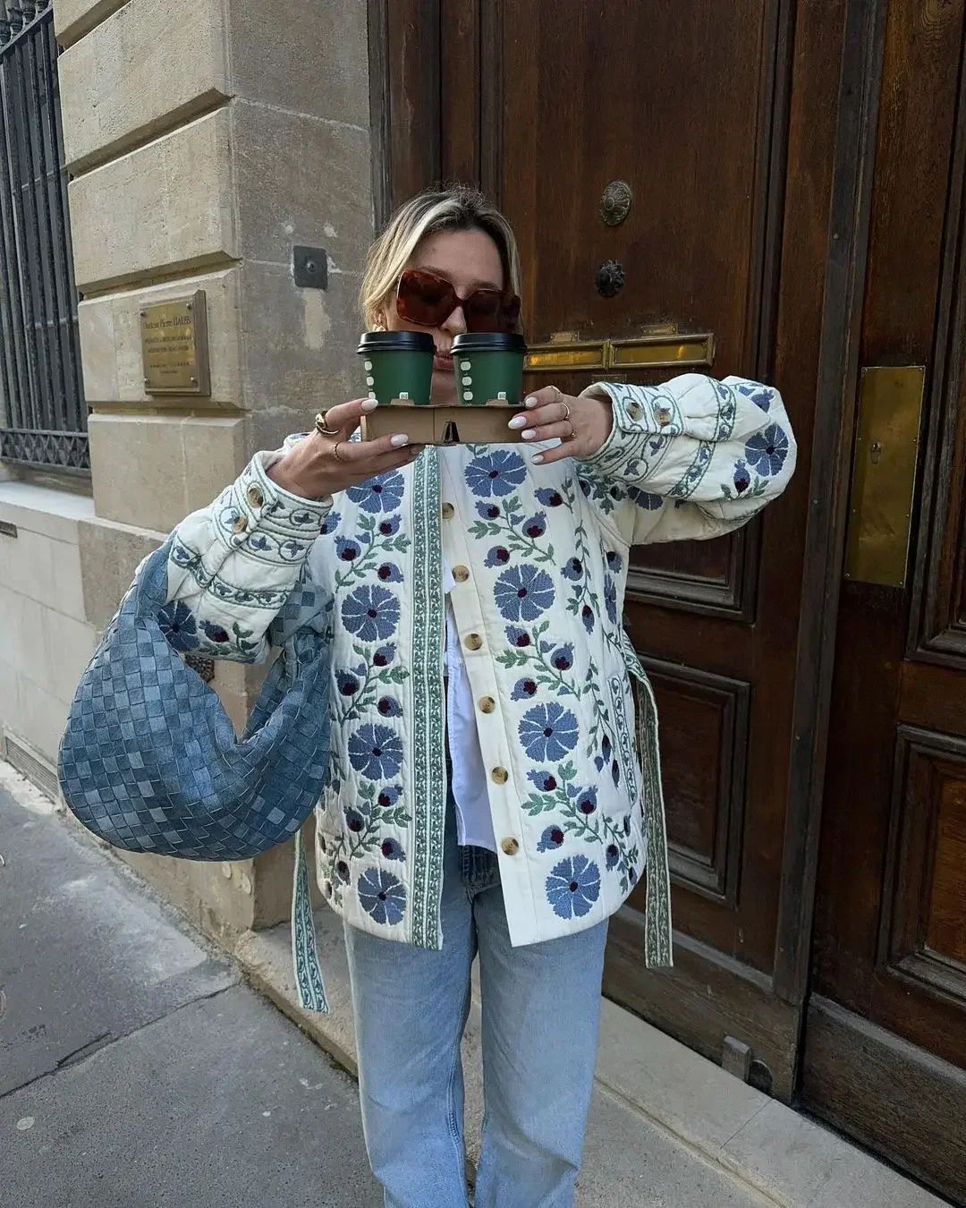 Damen gesteppte Jacke mit floralem Design und Knopfverschluss R&B