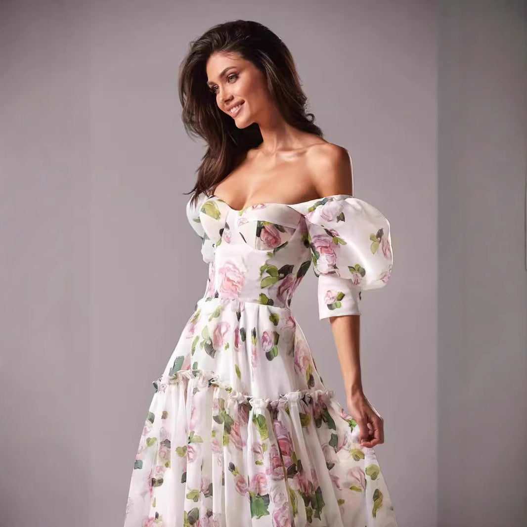 Damen Elegantes Maxikleid mit schulterfreien Rüschenärmeln und floralen Akzenten EB