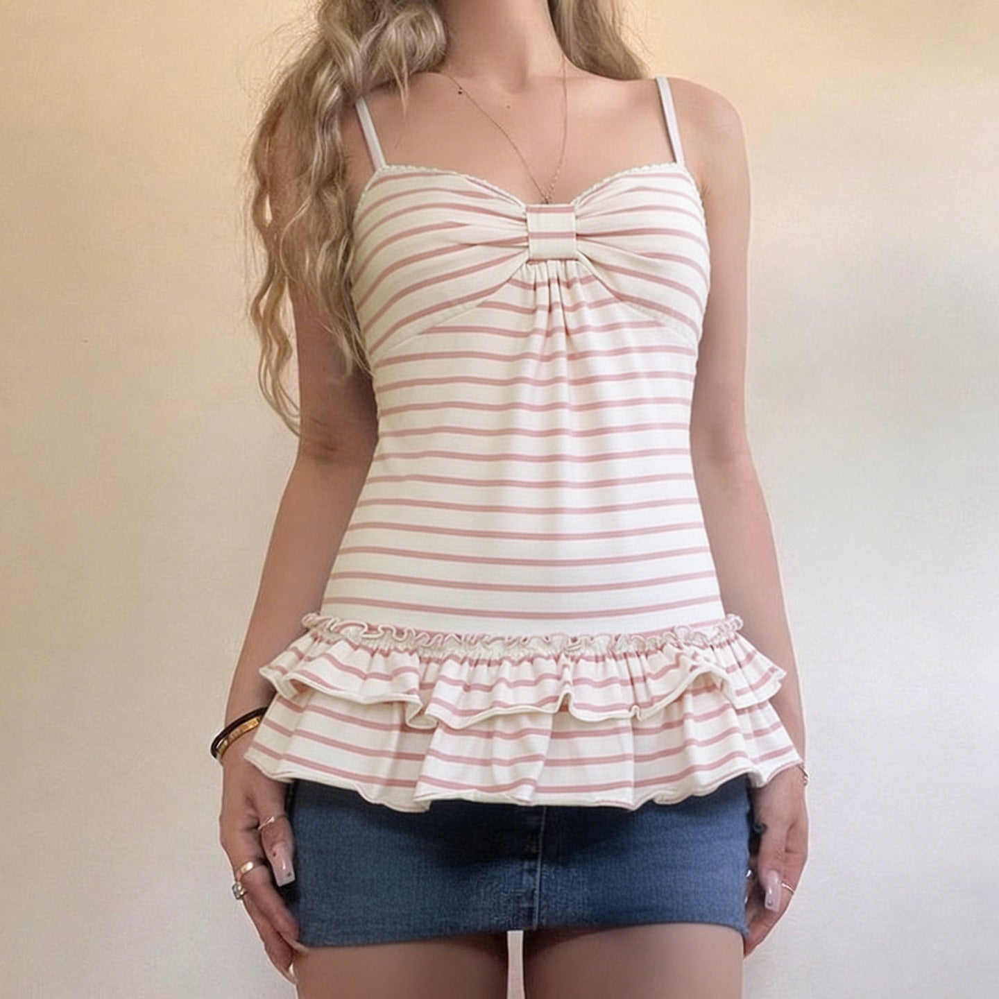 Damen Bikini-Oberteil mit Rüschensaum und raffiniertem Design R&B