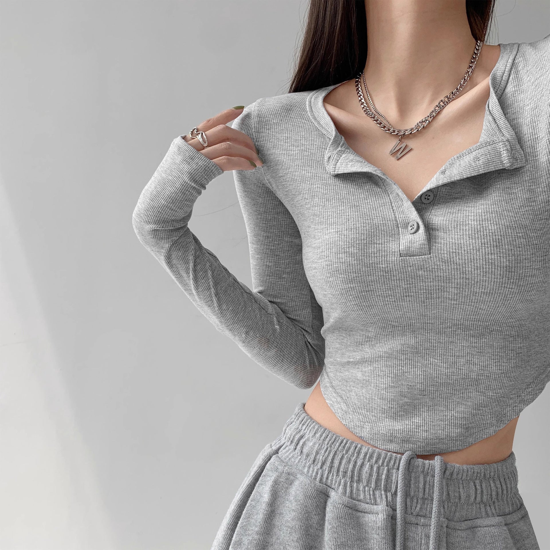 Damen Langarmshirt mit dekorativem Knopfdesign und lässigem Schnitt