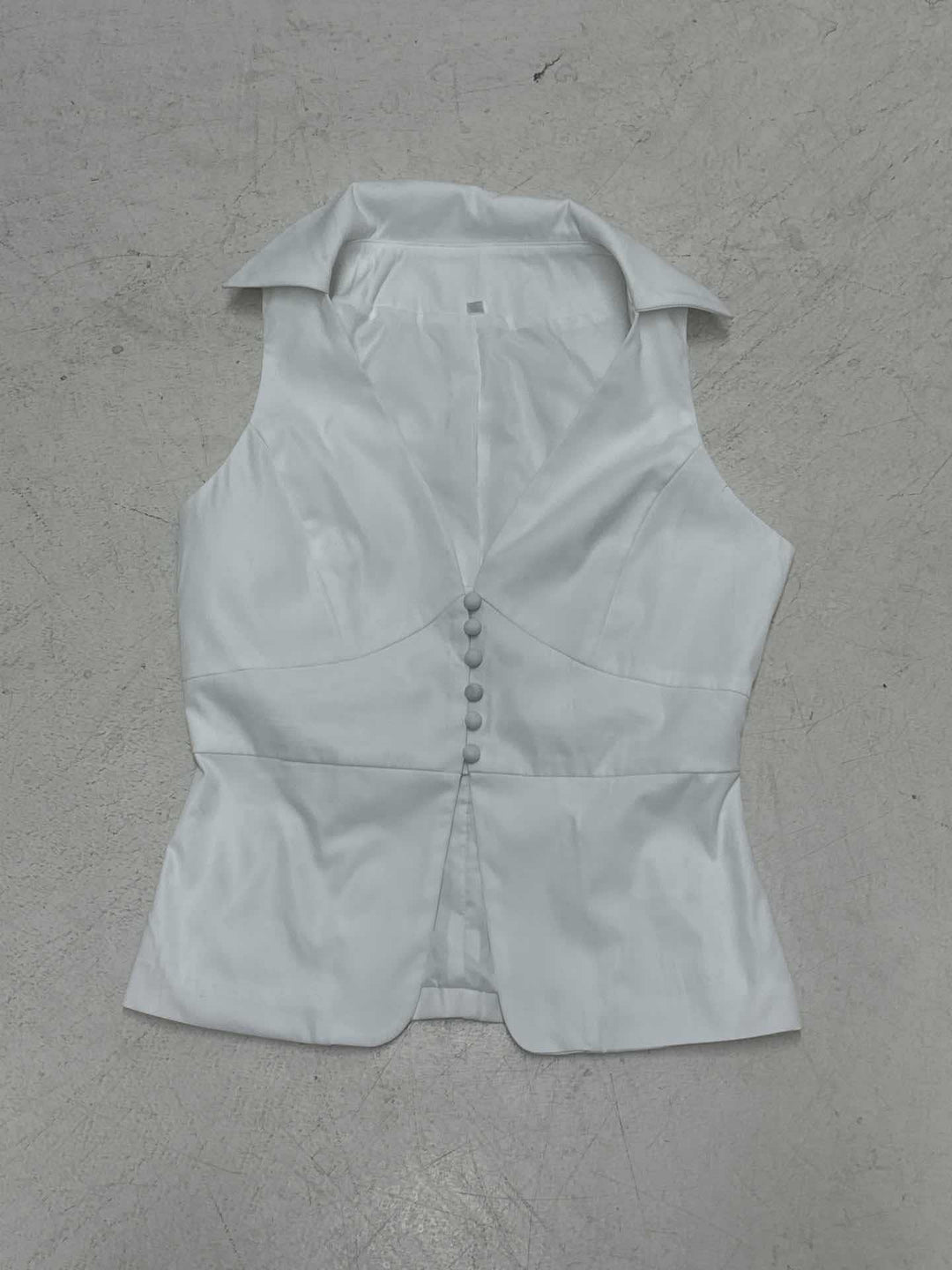 Damen ärmelloses Blazer-Oberteil mit elegantem Schnitt und geschmackvollen Knopfdetails R&B