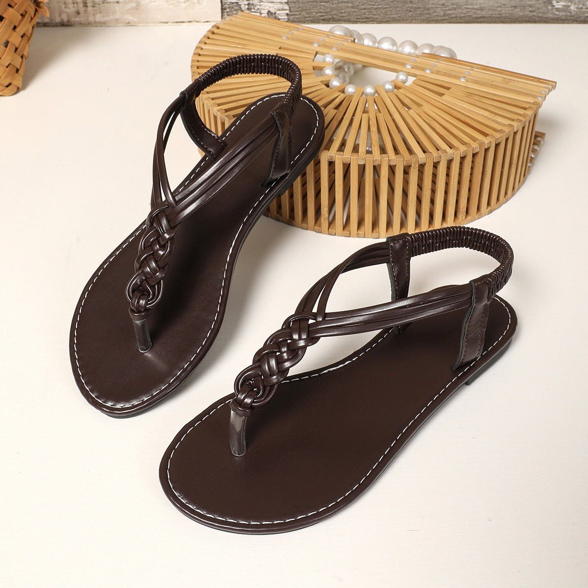 Damen Zehenstegsandalen mit geflochtenem Riemendesign und rutschfester Sohle R&B