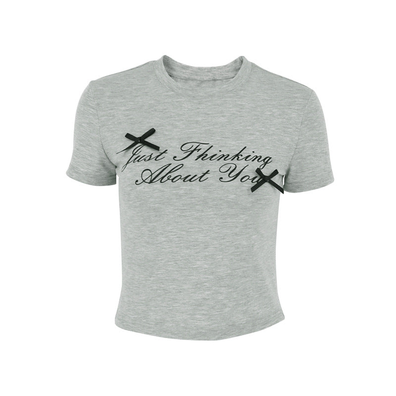 Damen cropped T-Shirt mit einzigartigem Schriftzug und lässigem Schnitt EB