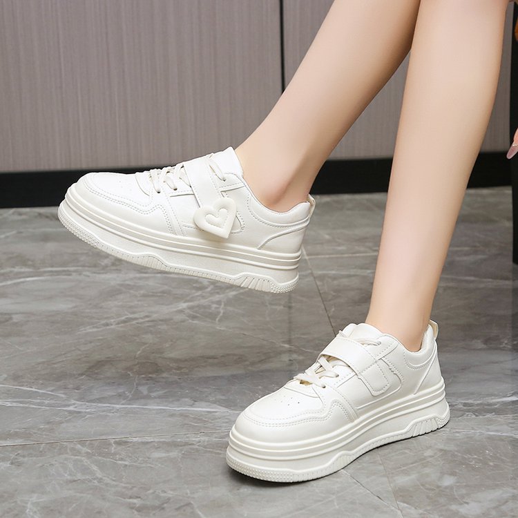 Damen Sportliche Sneakers mit Herz-Applikation R&B
