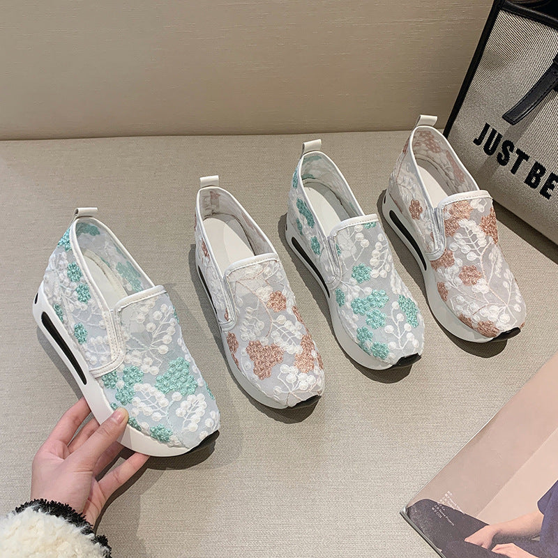 Damen Slip-On Sneaker mit modischem Blumenmusterdetail und bequemer Sohle R&B