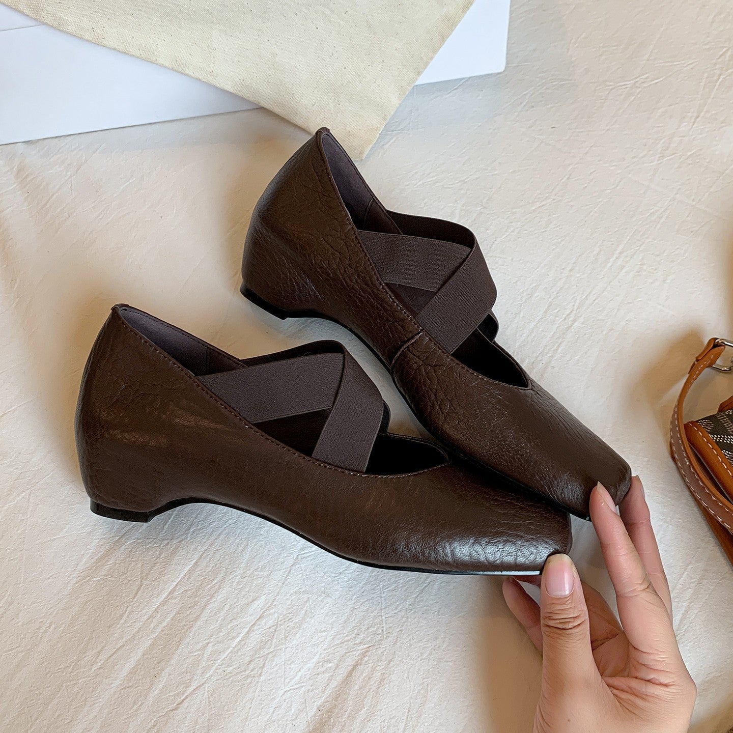 Damen Ballerinas mit elegantem Riemchen und komfortablem Fußbett R&B