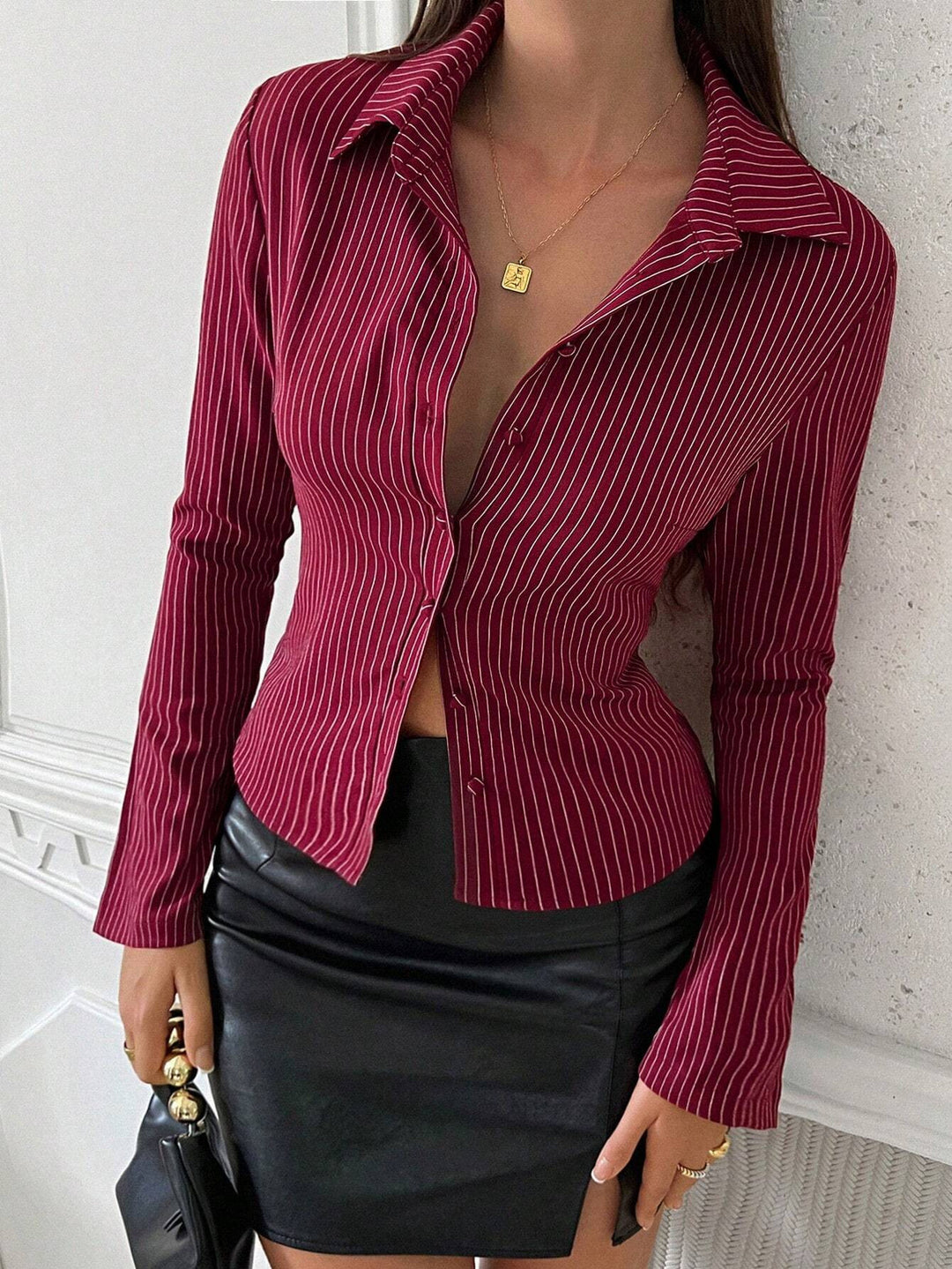 Damen Elegante Bluse mit schmalen Streifen und tailliertem Schnitt R&B
