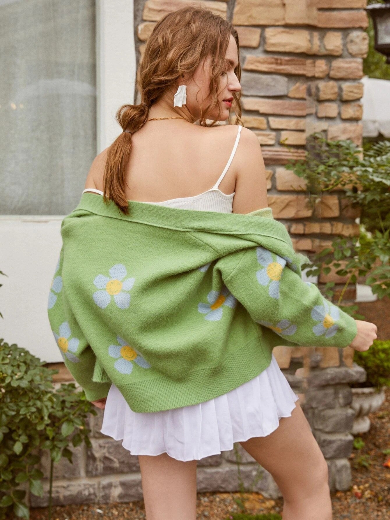 Damen Kürzer Strickcardigan mit floralen Motiven und Knopfdetails R&B
