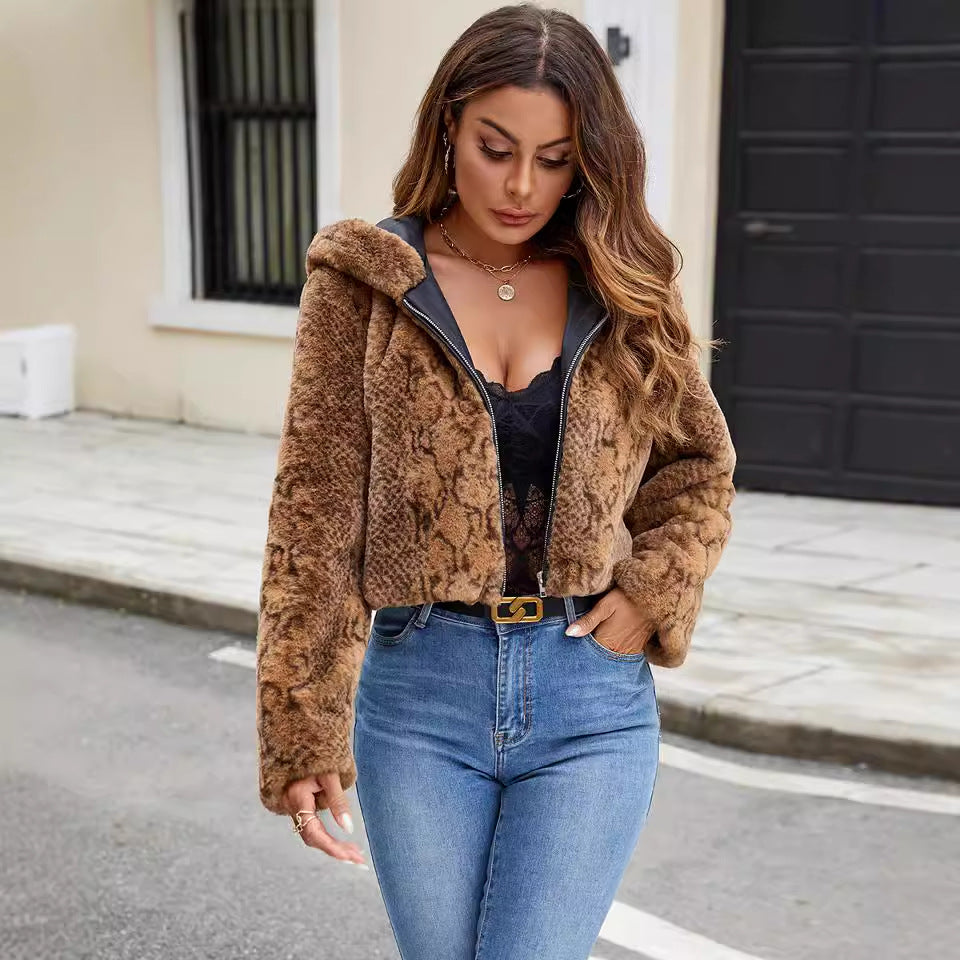 Damen Kunstfelljacke mit kontrastierenden Details und modischem Schnitt R&B