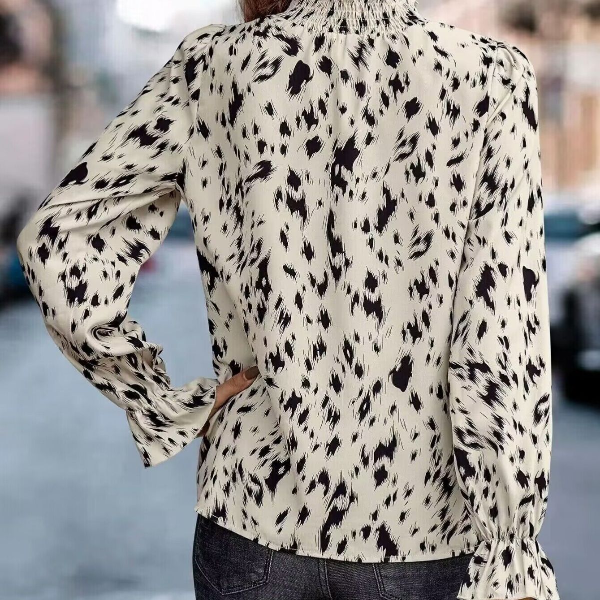 Damen elegante Bluse mit Rüschenabschluss und asymmetrischem Muster R&B