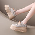 Damen Plateausneaker mit robustem Obermaterial und modischer Schnürung