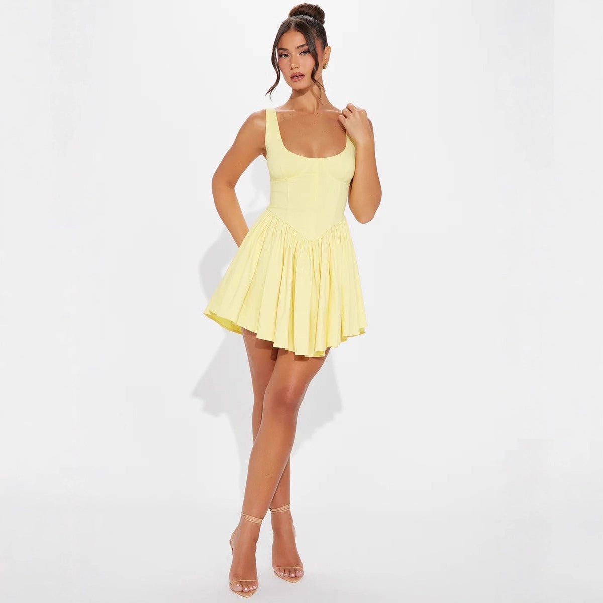 Damen Minikleid mit figurbetontem Oberteil und schwingendem Rock R&B