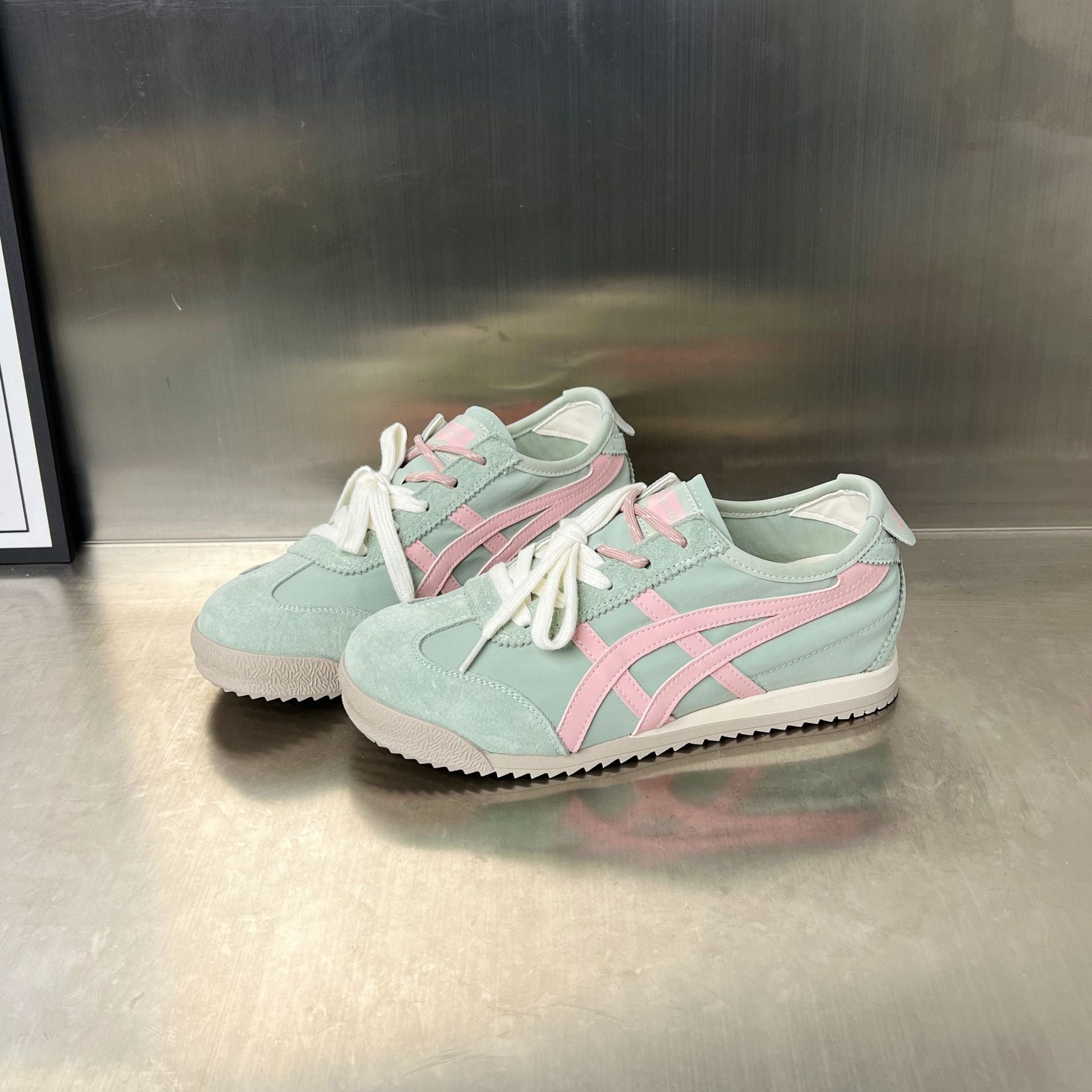 Damen Sneakers im sportlichen Retro-Design mit atmungsaktiven Mesh-Einsätzen R&B