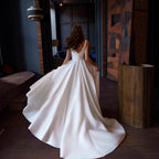 Damen elegantes Hochzeitskleid mit tiefem V-Ausschnitt und seitlichem Schlitz EB