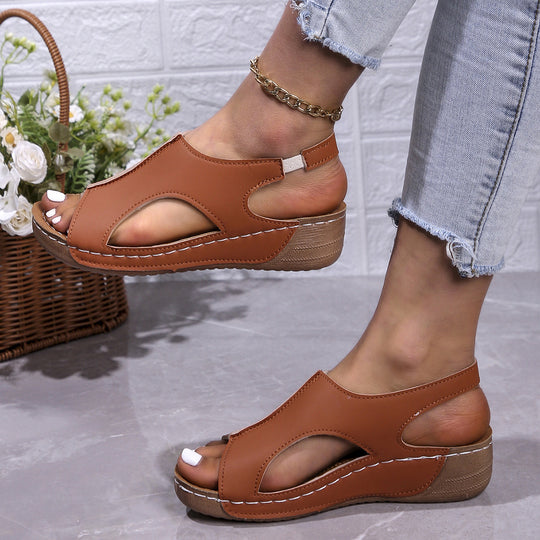 Damen Wedge-Sandalen mit offenen Einschnitten und verstellbarem Riemen R&B
