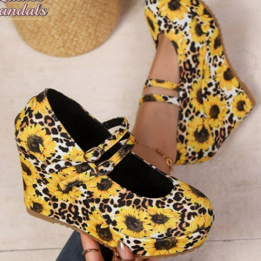 Damen Wedge-Sandaletten mit floralem Design und geschmackvollem Riemen R&B