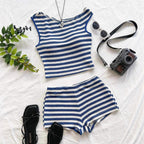 Damen Strand-Outfit mit gestreiftem Crop-Top und Shorts R&B