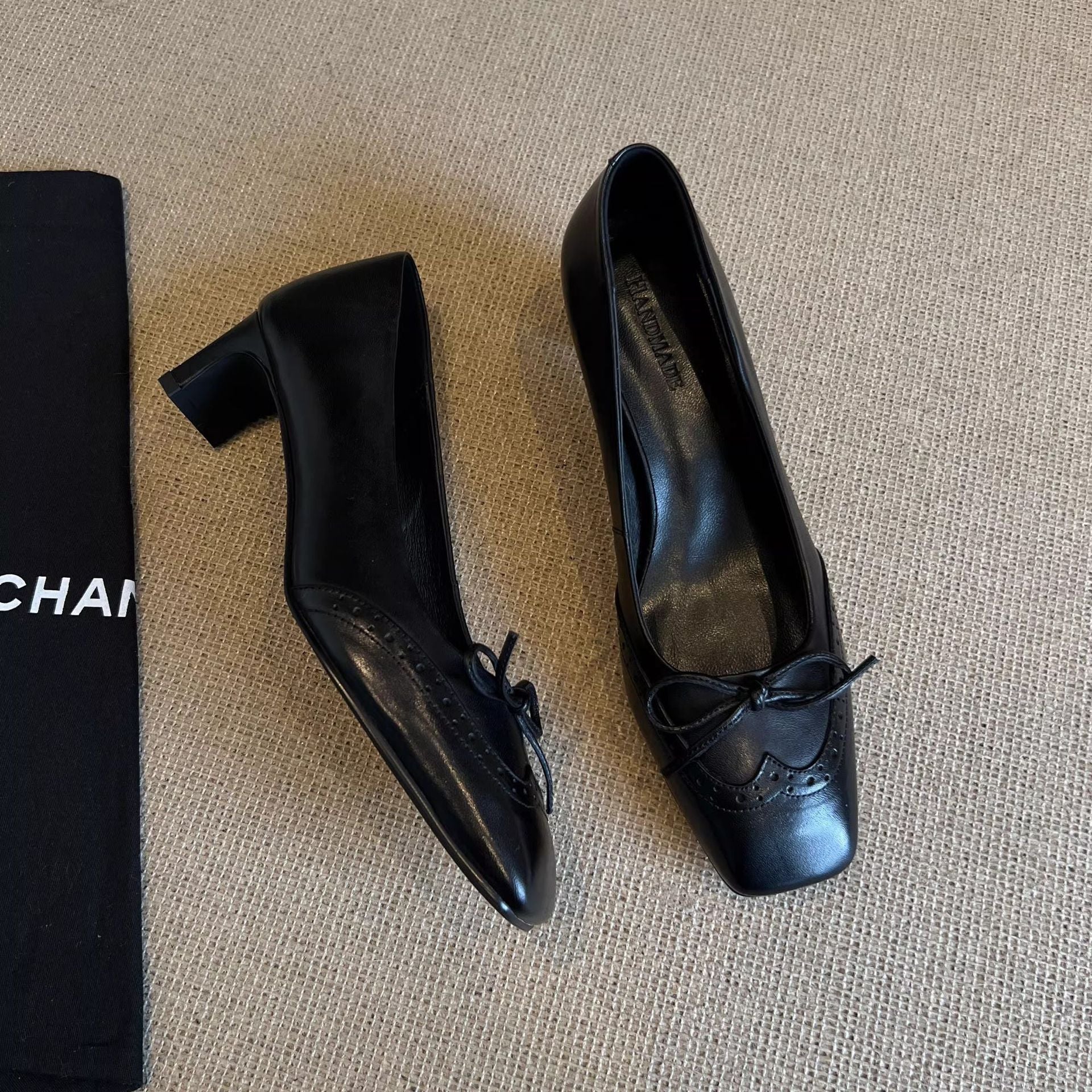 Damen elegante Pumps mit modischem Schleifenakzent und komfortablem Blockabsatz R&B