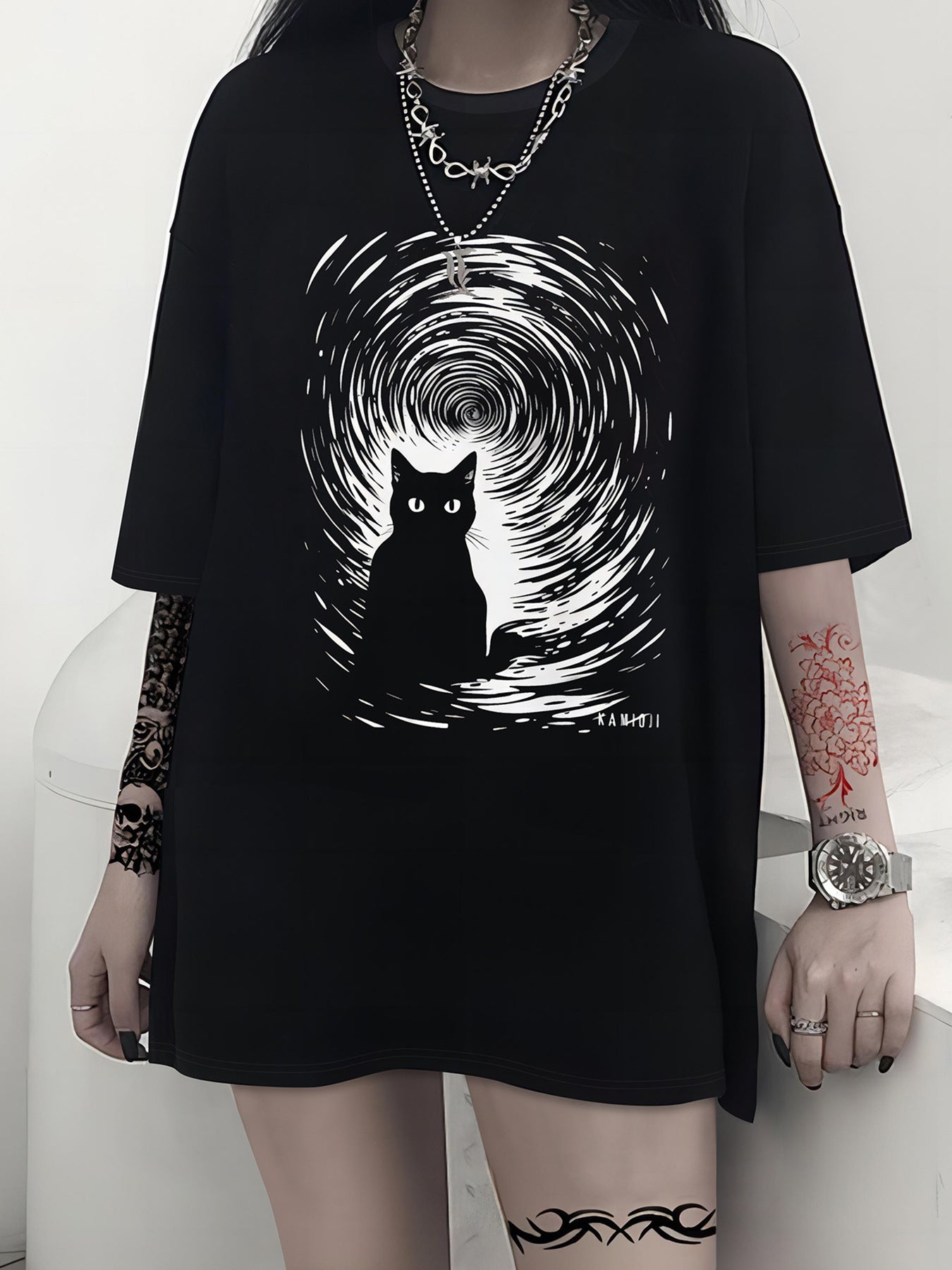 Damen T-Shirt mit künstlerischem Skelettmotiv und einzigartigem Druck R&B