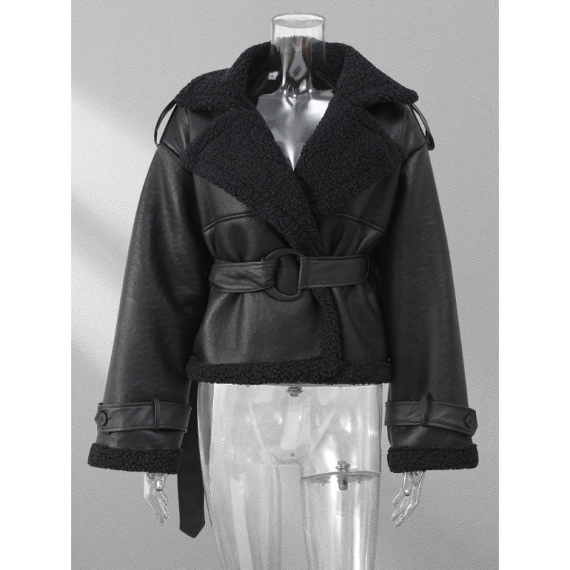 Damen Kunstlederjacke mit teddyähnlicher Innenausstattung und eleganter Gürtelbindung R&B