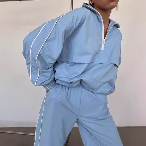 Damen Sportliche Kapuzenjacke mit hochfunktionellem Material R&B