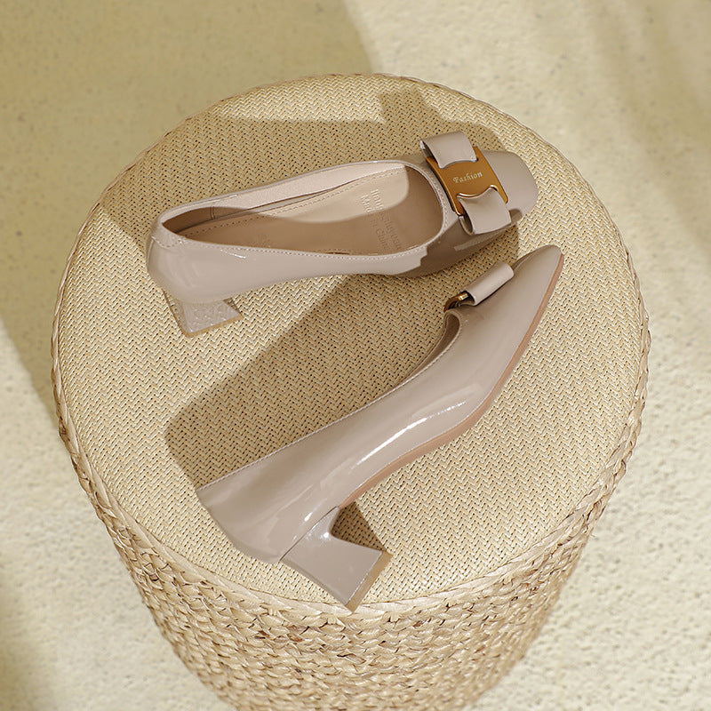 Damen elegante Pumps mit geschmackvollem Schmuckdetail
