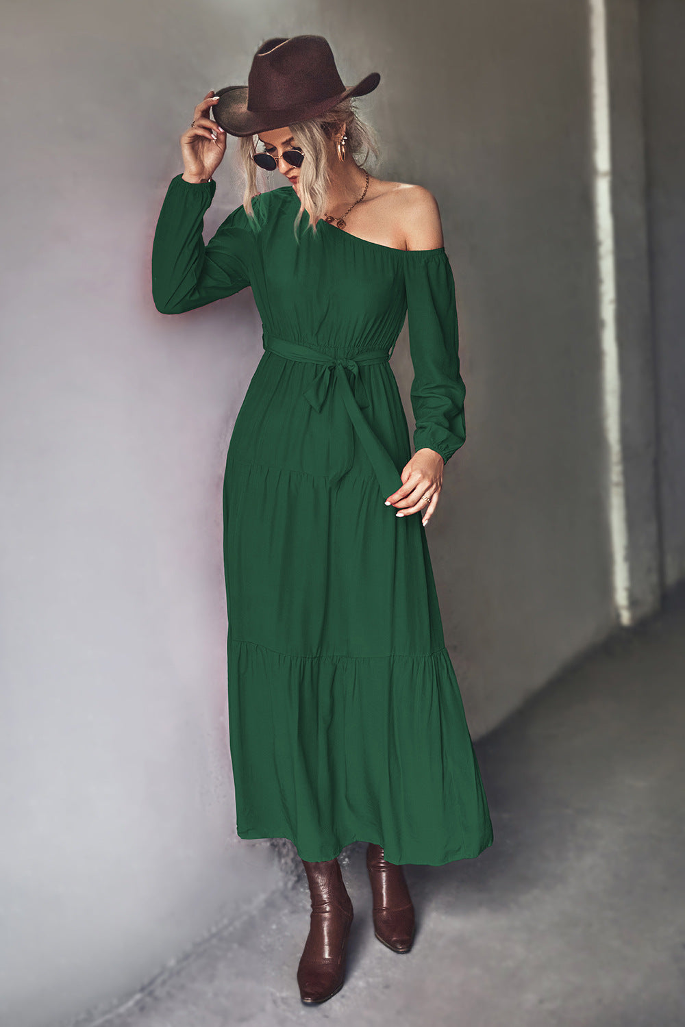 Damen Langarm Maxikleid mit asymmetrischem Schnitt und tailliertem Gürtel R&B