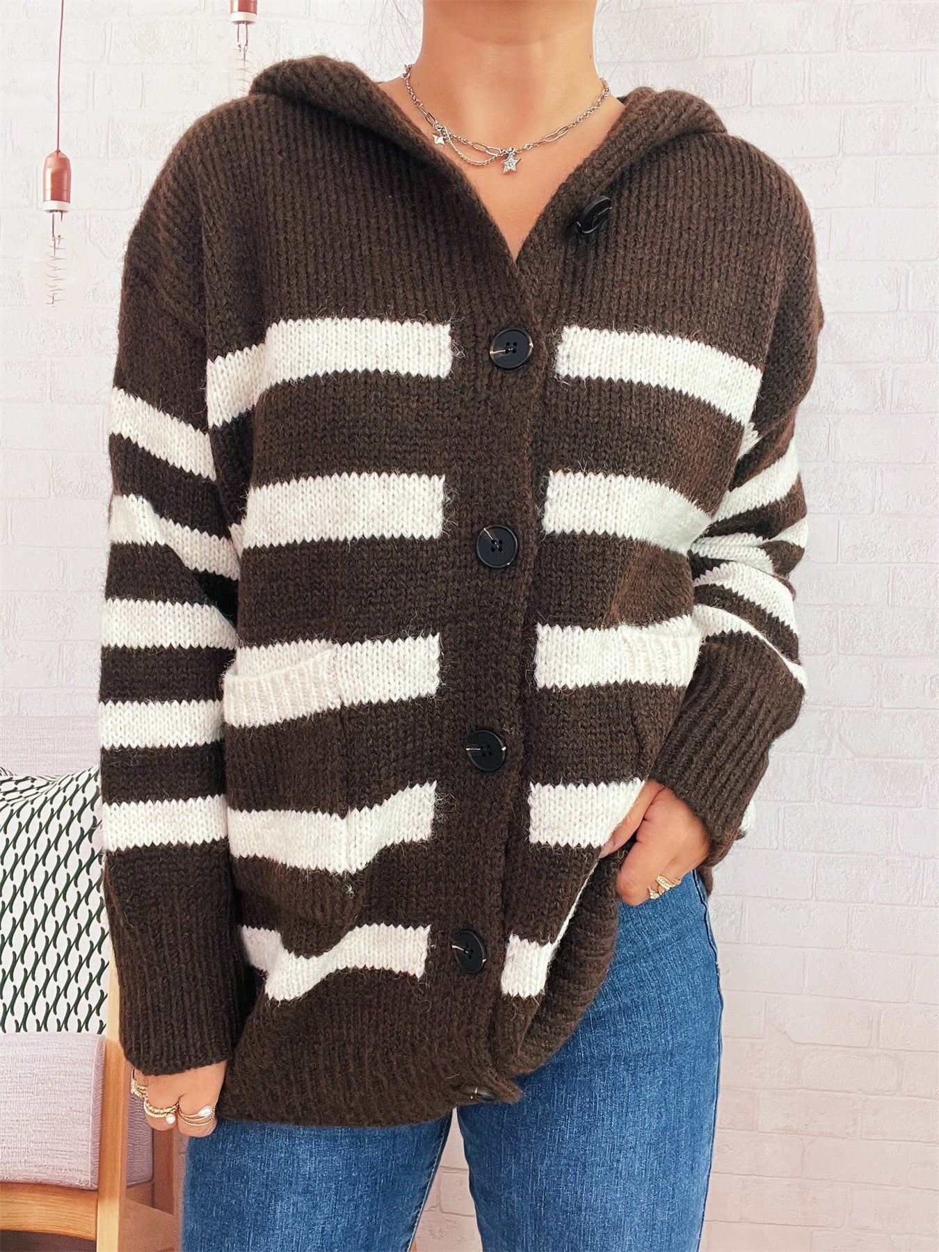 Damen oversized Strickjacke mit kontrastierenden Streifen und Kapuze R&B