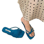 Damen Elegante und modische Slipper mit zarten Riemchen EB