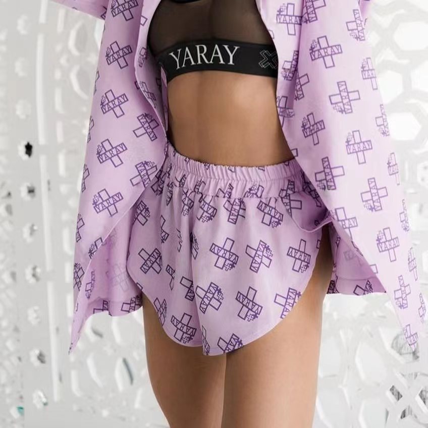 Damen stylishes Set aus leichtem Überwurf und Shorts mit Schriftzug R&B