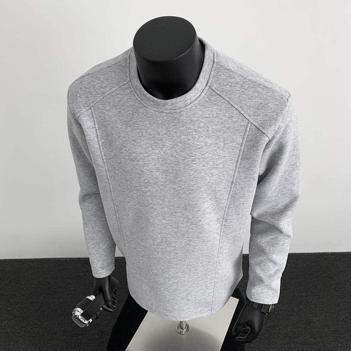 Herren nan taillierter Rundhals-Sweater aus dichtem Sweatstoff mit flachen Ziernähten und Raglanärmeln R&B