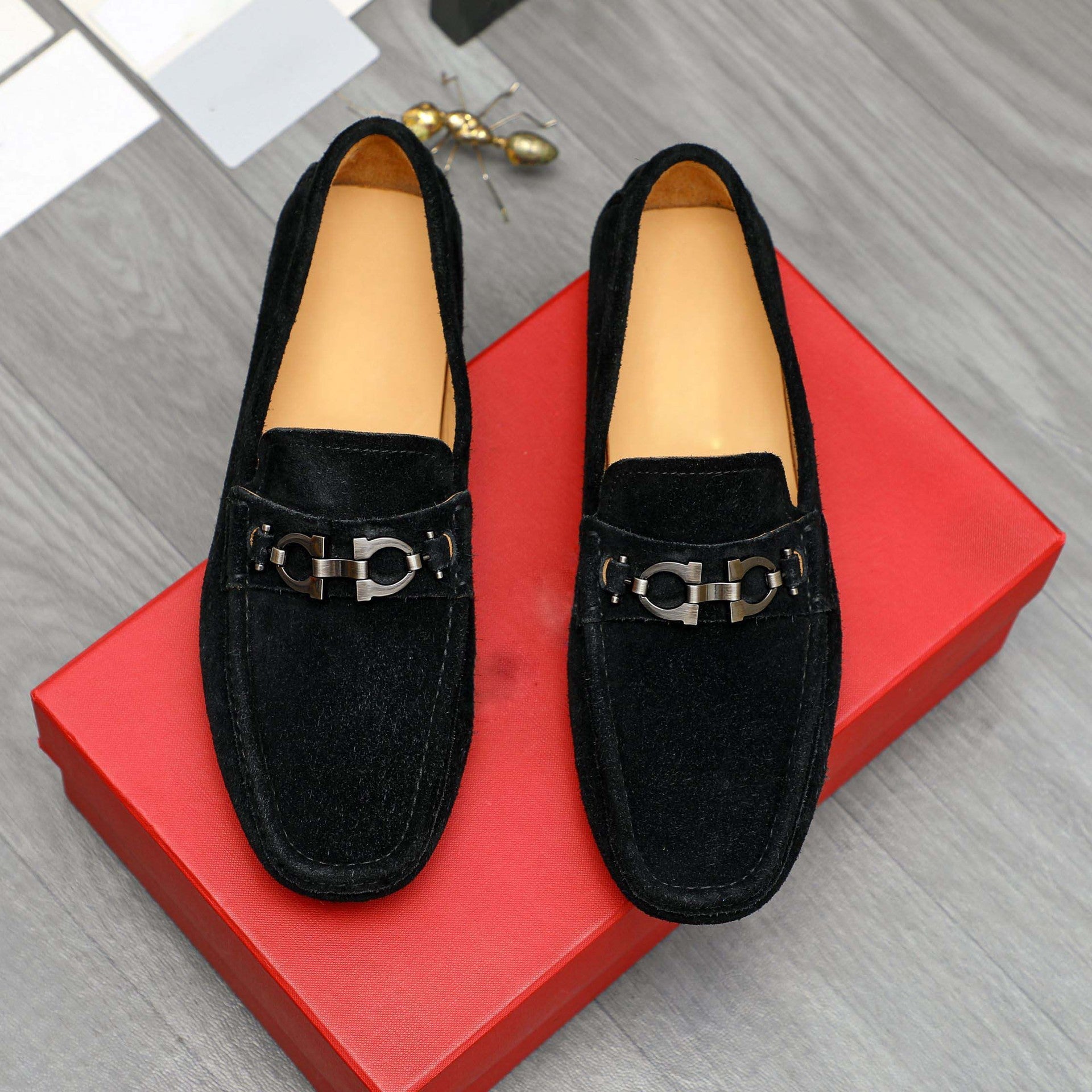 Damen Mokassin mit elegantem Zierdetail und hochwertiger Wildlederoberfläche R&B
