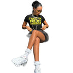 Damen cropped T-Shirt mit auffälligem Typografie-Druck R&B