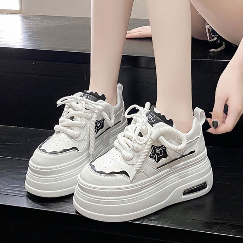 Damen Sportliche Plateau-Sneaker mit modischem Blumendetail R&B