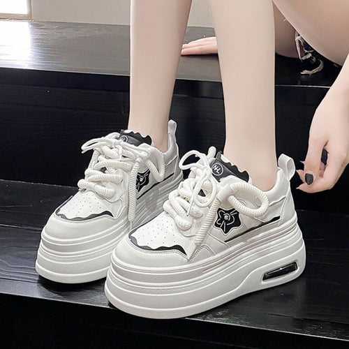 Damen Sportliche Plateau-Sneaker mit modischem Blumendetail R&B