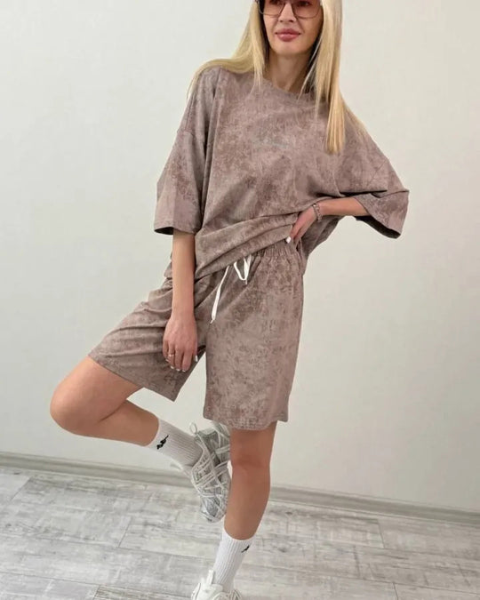 Damen elegantes Freizeit-Set aus locker sitzendem T-Shirt und kurzen Pants R&B