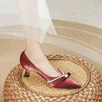 Damen elegante Pumps mit Perlenapplikation und raffinierter Schleife