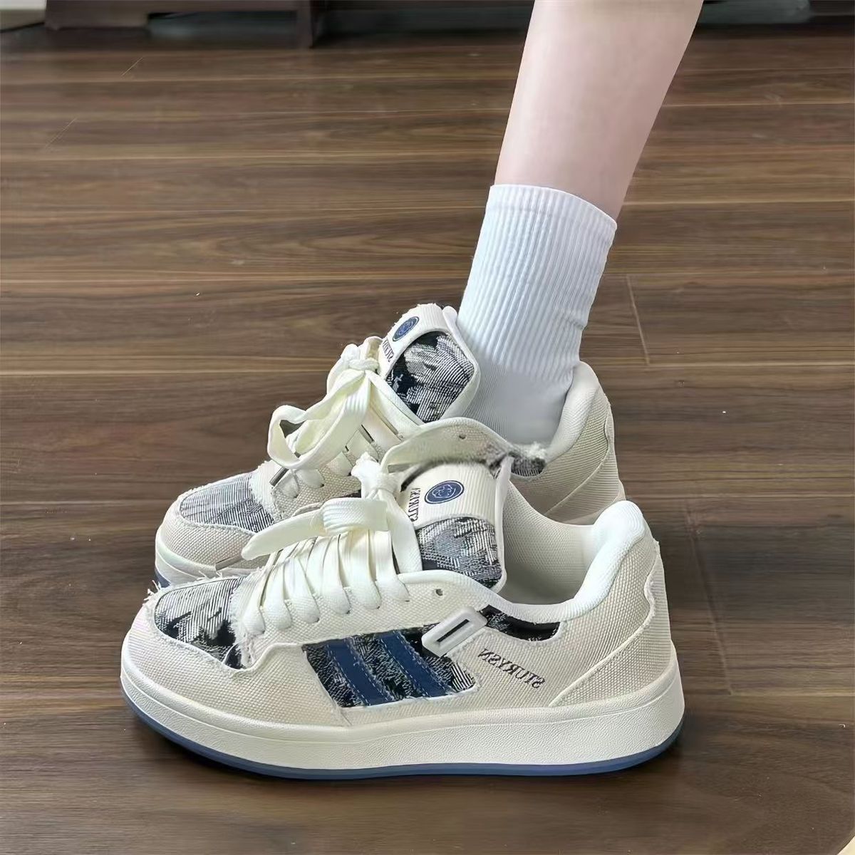 Damen modische Sneakers mit robustem Obermaterial und einzigartigem Design R&B