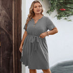 Damen Freizeitkleid mit Knopfdetails und tailliertem Bindegürtel R&B