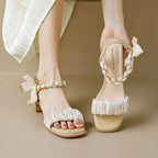 Damen Sandalen mit modischem Rüschendesign und elegantem Kettenakzent