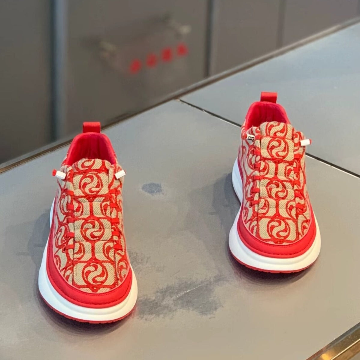 Damen Sneaker mit einzigartigem Textildesign R&B