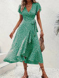 Kleid mit V-Ausschnitt und fließendem Saum
