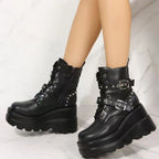 Damen Wedge-Stiefeletten mit dekorativen Schnallen und robuster Profilsohle R&B